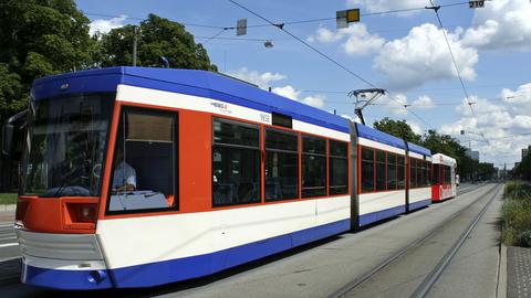 Eine Straßenbahn der HEAG in Darmstadt