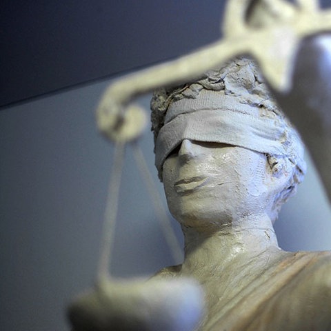 Die Statue Justizia 