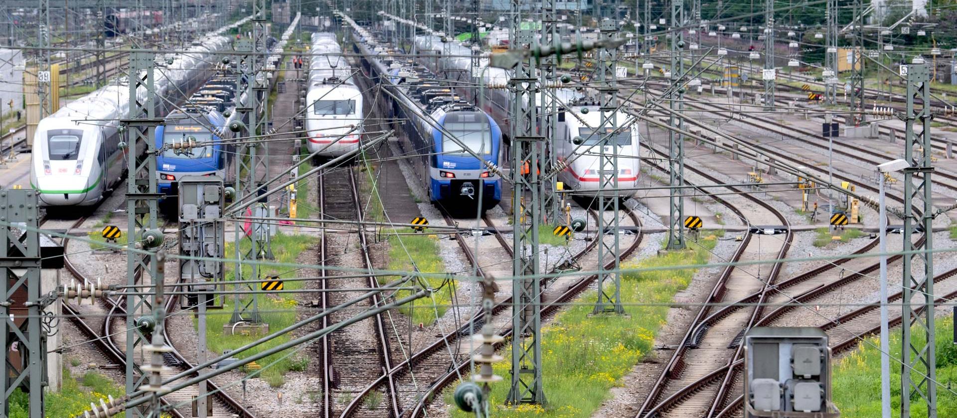 Das ändert Sich Im Neuen Bahn-Fahrplan In Hessen | Hessenschau.de ...