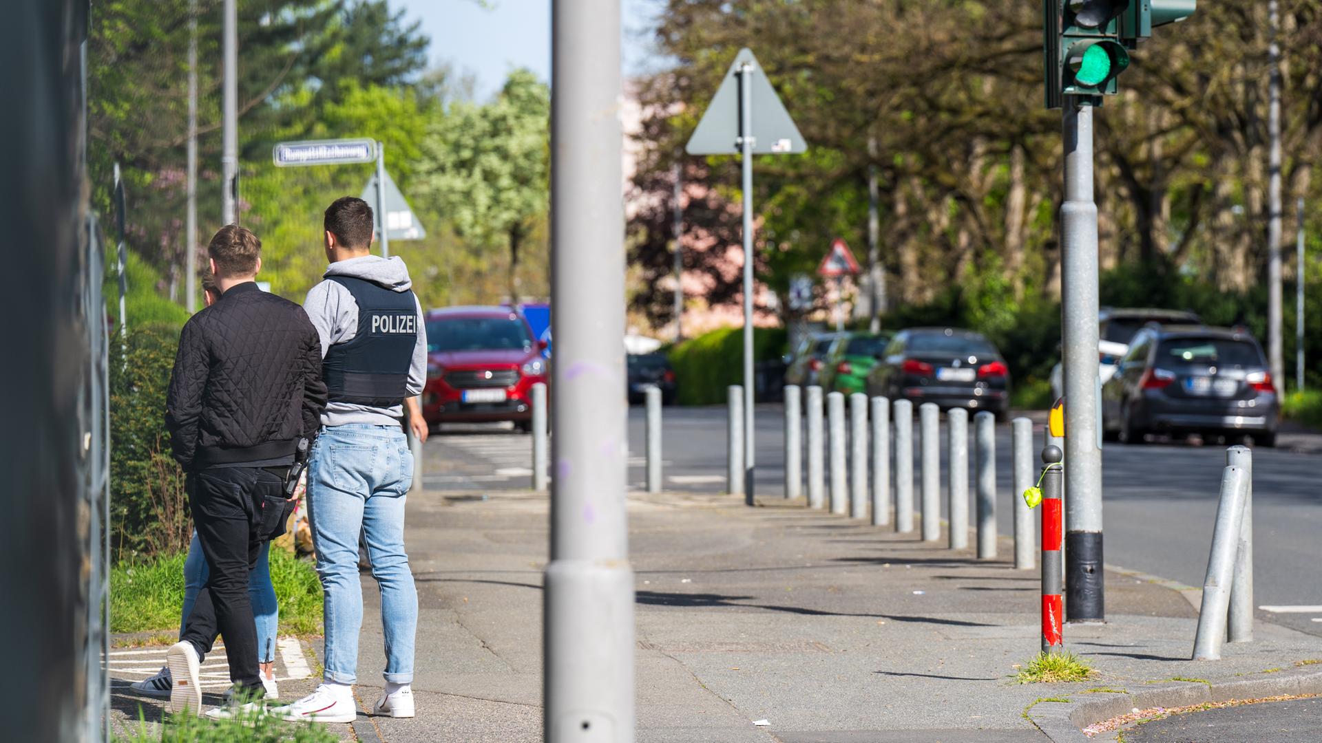 Verdächtige Nach Fund Einer Leiche In Wiesbaden Gefasst | Hessenschau ...