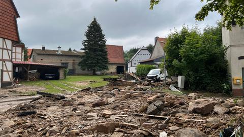 Verwüstete Straße in Trendelburg-Gottsbüren