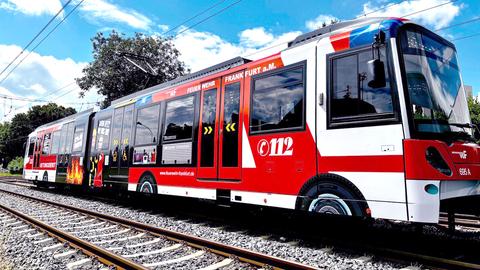 Ein U-Bahn-Wagen im Feuerwehr-Look 