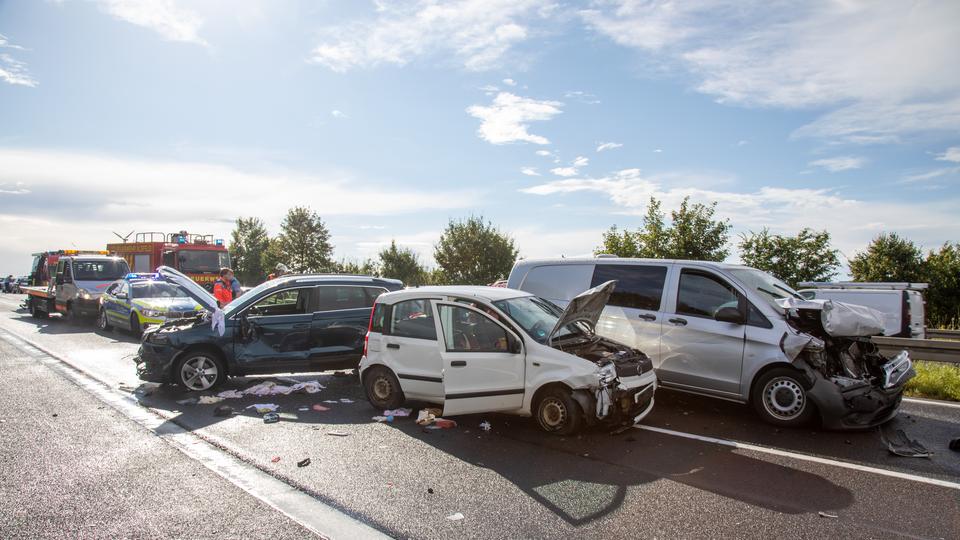 Vollsperrung Mindestens 14 Verletzte Nach Massenkarambolage Auf A5 Hessenschau De Panorama