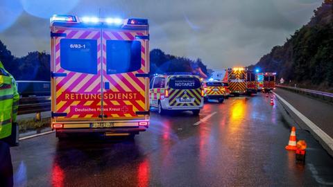 Mehrere Rettungswagen auf der Autobahn