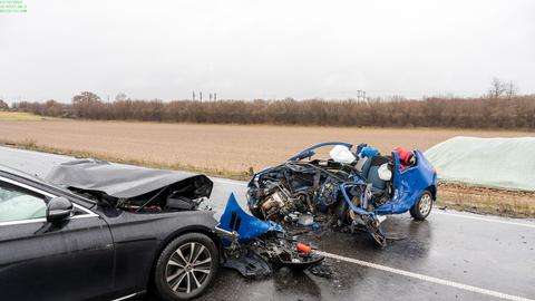 Bei einem Zusammenstoß auf der B3 ist ein Mann ums Leben gekommen.