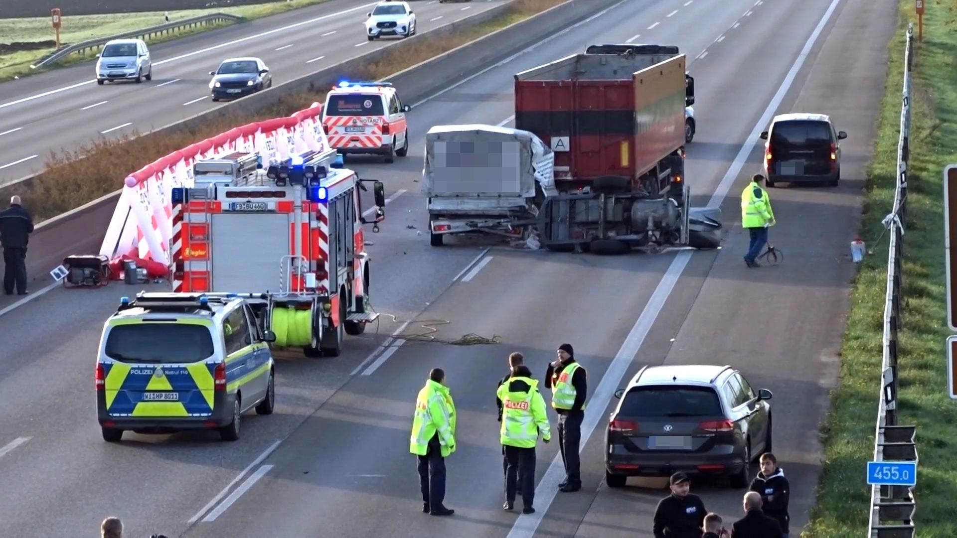 24-Jähriger Stirbt Bei Unfall Auf A5 - Autobahn Stundenlang Gesperrt ...