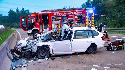 Das Auto wurde stark beschädigt.