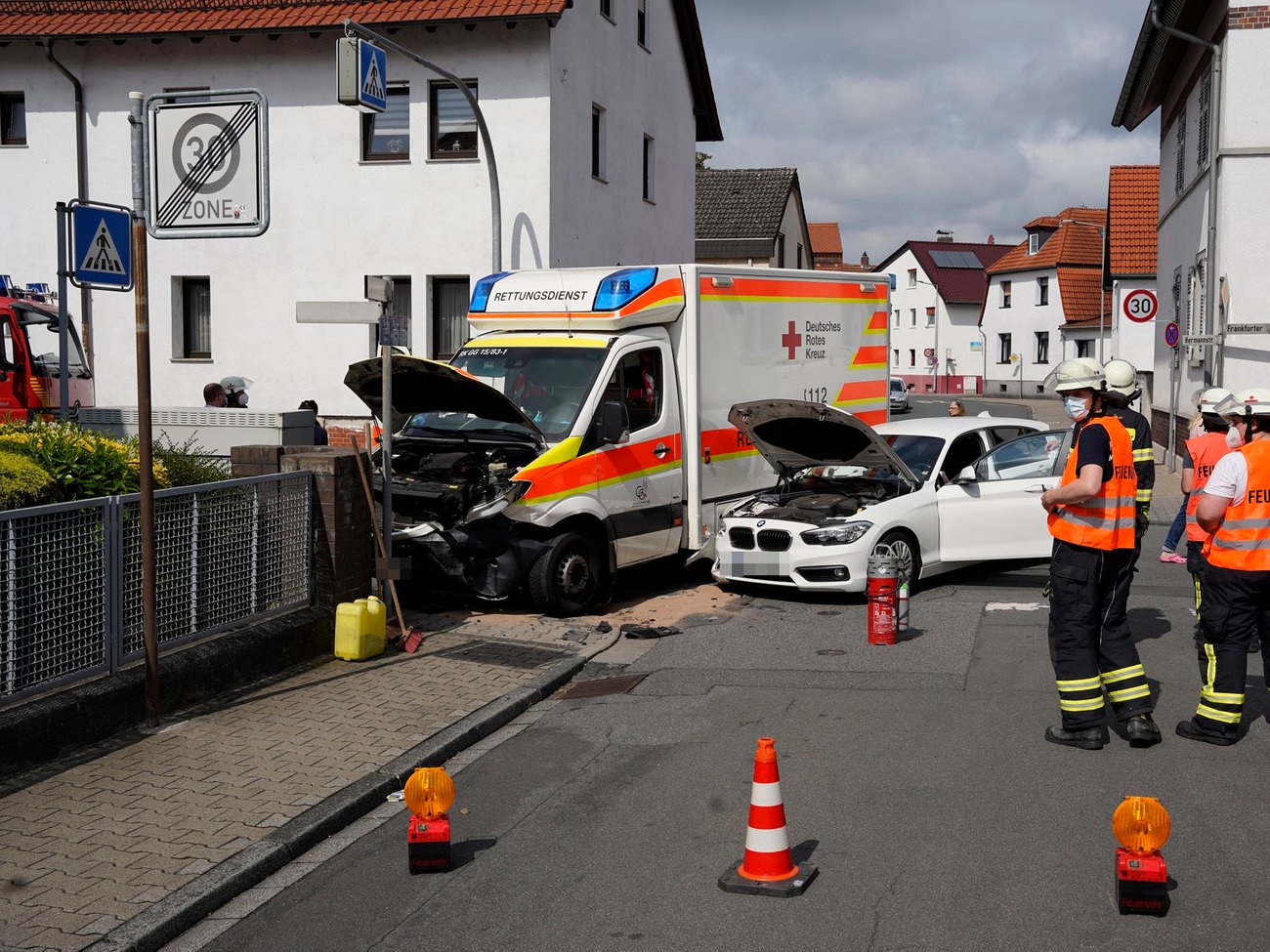 Vier Verletzte Nach Unfall Mit Rettungswagen In Morfelden Walldorf Hessenschau De Panorama