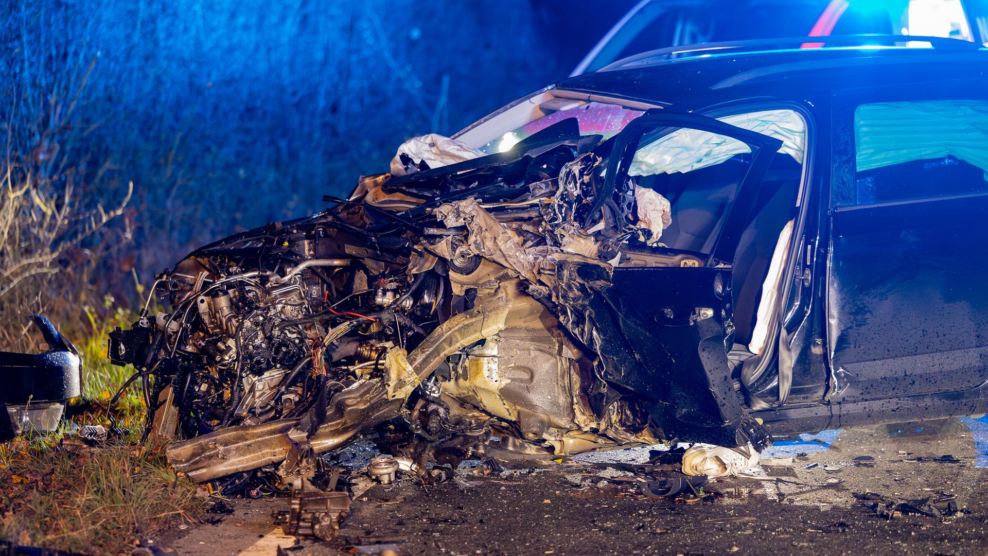 Schwerverletzte Bei Frontalunfall Auf B44 Bei Riedstadt | Hessenschau ...