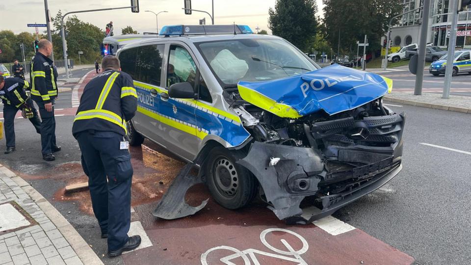 Vier Verletzte Bei Unfall Mit Polizeiauto In Fulda | Hessenschau.de ...