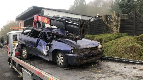 Unfallauto Herborn auf dem Abschleppfahrzeug