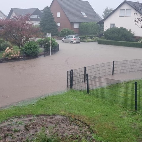 Starke Regenfälle in Reinhardshagen - Straßen unter Wasser