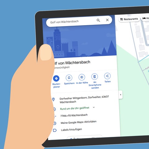 Grafik: Tablet, das von einer Hand gehalten wird. Auf dem Bildschirm ein Screenshot mit einer googlemaps-Karte, in deren Suche Golf von Wächtersbach eingegeben steht.