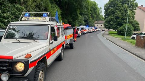 Die Einsatzkräfte aus dem Wetteraukreis vor ihrer Reise nach Bayern. 