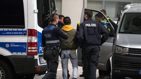 Abschiebung am Frankfurter Flughafen.