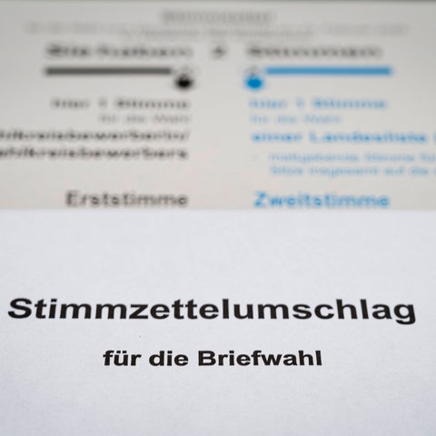 Ein Stimmzettelumschlag für die Briefwahl.