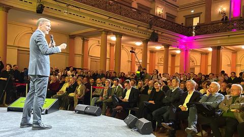 FDP-Chef Christian Lindner spricht im Saal des Gesellschaftshaus des Frankfurter Palmengartens