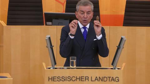 Michel Friedman am Rednerpult im Landtag