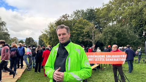 OB Schoeller macht sich ein Bild vom Protestcamp in Kassel