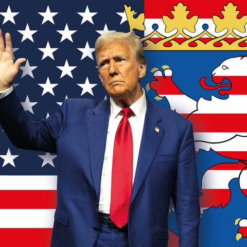 Collage aus der USA-Flagge und dem Hessen-Wappen. Davor ein freigestelltes Bild von Trump in blauem Anzug mit weißem Hemd und roter Krawatte.