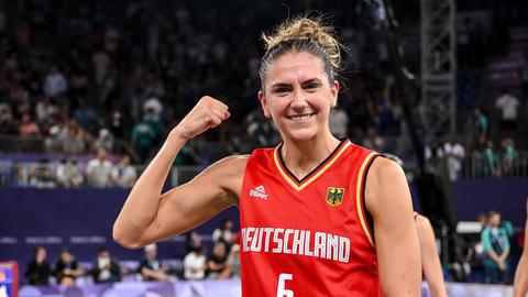 Das deutsche 3x3-Basketball-Team bejubelt den Halbfinaleinzug.