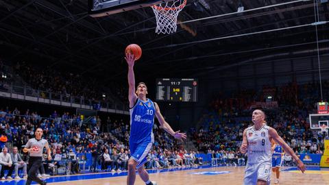 Christoph Philipps beim Korbleger-Versuch gegen Bamberg.