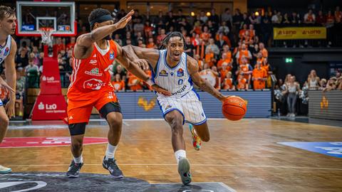 Malik Parsons am Ball für die Skyliners in Vechta