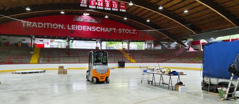 Umbauarbeiten im Colonel-Knight-Stadion in Bad Nauheim.
