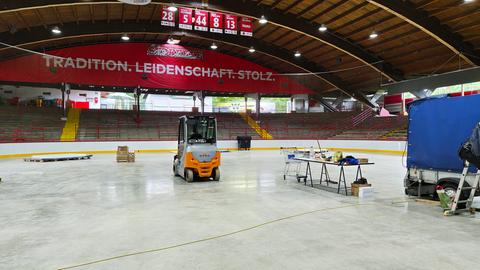 Umbauarbeiten im Colonel-Knight-Stadion in Bad Nauheim.