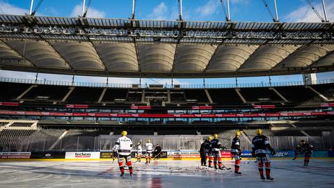 Die Löwen Frankfurt beim Training im Eintracht-Stadion