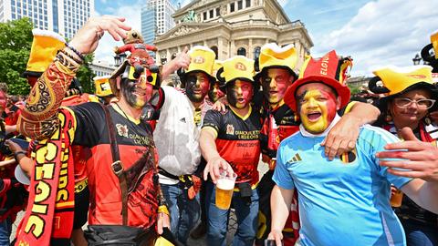 Belgische Fans auf Frankfurter Opernplatz