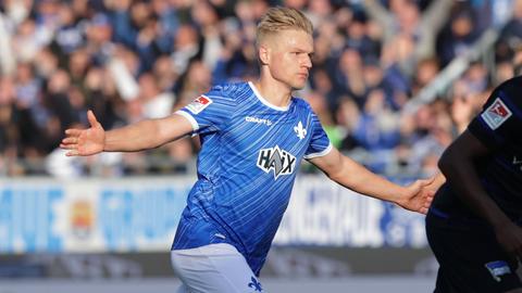 Andreas Müller jubelt nach seinem Tor gegen die Hertha