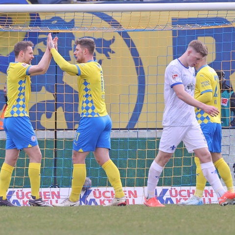 Geknickte Lilien in Braunschweig: Tobias Kempe (links) und Clemens Riedel (rechts).