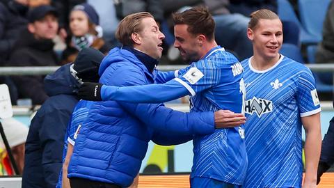 Lilien-Trainer Florian Kohfeldt (links) und Philipp Förster scheinen einen guten Draht zueinander zu haben.