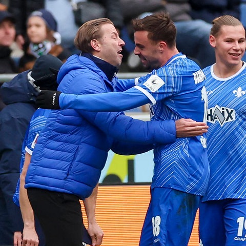 Lilien-Trainer Florian Kohfeldt (links) und Philipp Förster scheinen einen guten Draht zueinander zu haben.