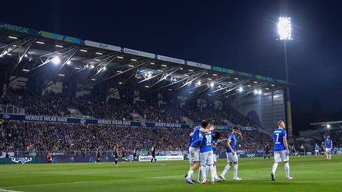 Flutlicht am Bölle - offenbar ein gutes Omen für die Lilien.