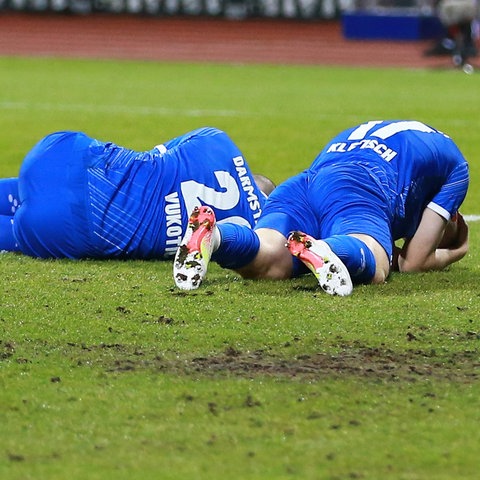 Lilien am Boden: Aleksandar Vukotic und Kai Klefisch (rechts).