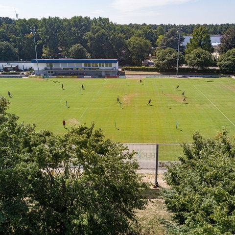 Der Fußballplatz in Herxheim von oben