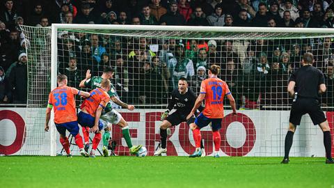 Werder Bremen trifft zum 1:0 gegen Darmstadt