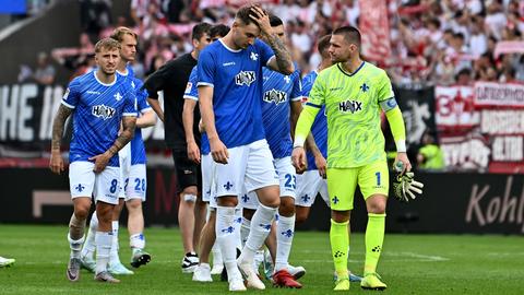 Spieler von Darmstadt 98 nach Niederlage gegen Düsseldorf