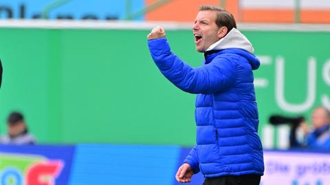 Florian Kohfeldt jubelt über den Auswärtssieg der Lilien in Fürth.