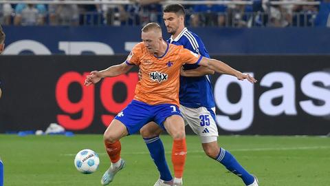 Isac Lidberg erzielte im Hinspiel auf Schalke drei Tore.