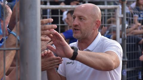 Torsten Lieberknecht nach dem Spiel in Homburg bei den Lilien-Fans