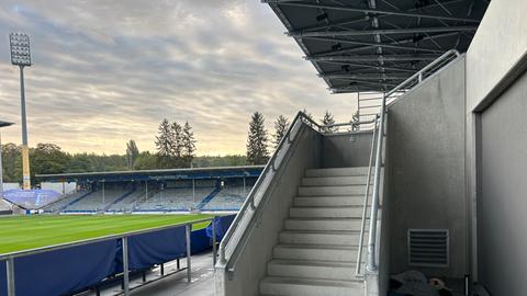 Lilien-Stadion am Morgen. 