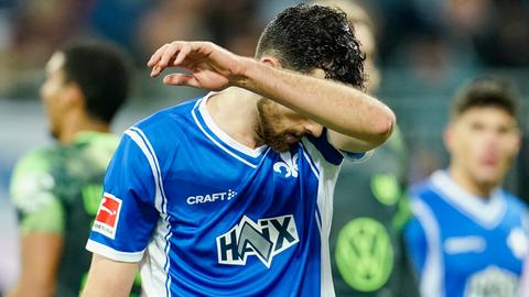 Enttäuschung bei den Lilien - hier Stürmer Luca Pfeiffer - nach dem Abpfiff gegen Wolfsburg