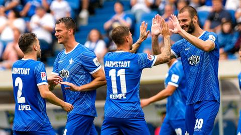 Aleksandar Vukotic (rechts) bejubelt sein Tor beim Testspiel gegen Coventry City.