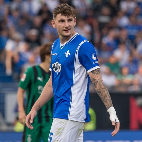 Matej Maglica bleibt den Lilien über die Saison hinaus erhalten.