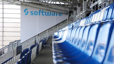 Blick ins Lilien-Stadion mit Schriftzug "Software AG"