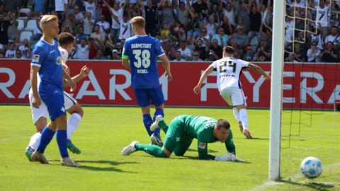 Luca Schnellbacher (SV 07 Elversberg) trifft gegen Darmstadt.