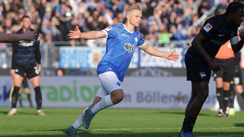 Andreas Müller feiert sein Tor zum 3:1 gegen die Hertha.